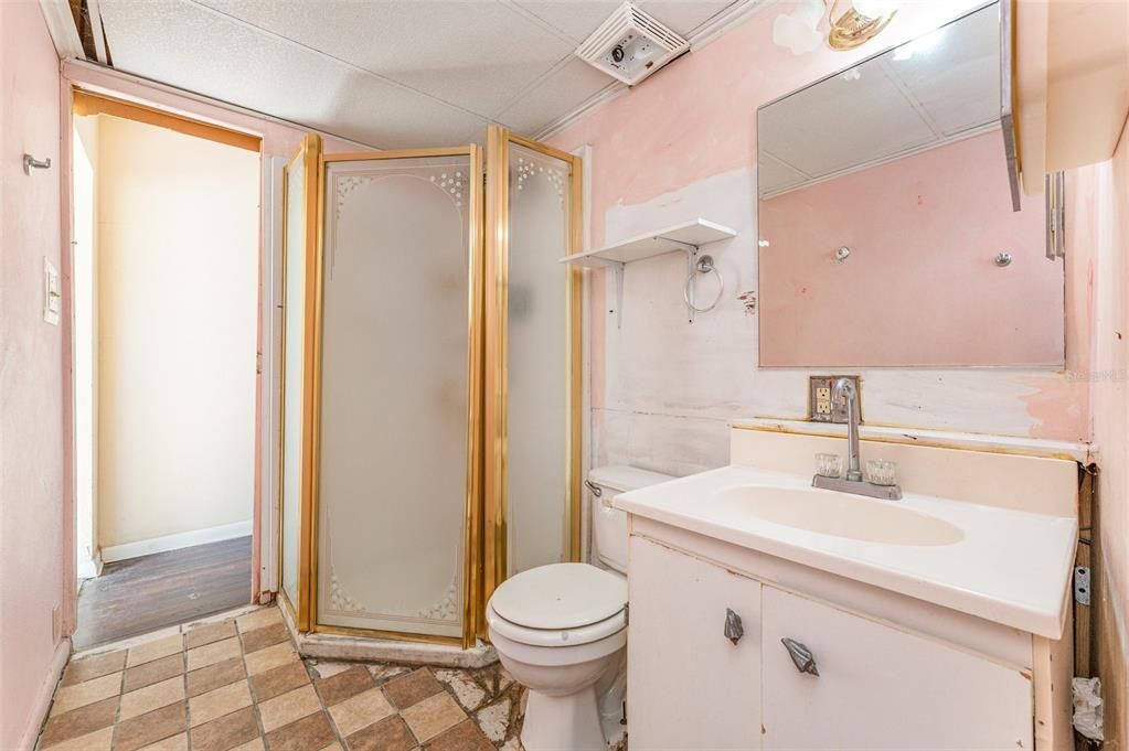 待售: $99,900 (2 贝兹, 2 浴室, 720 平方英尺)