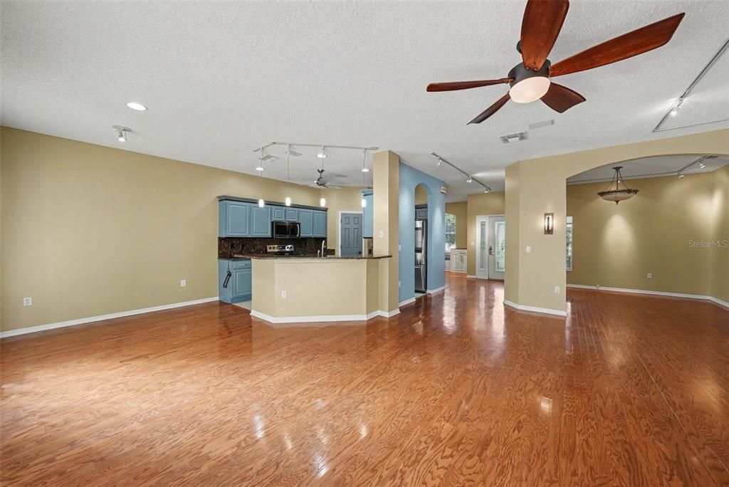 待售: $463,000 (3 贝兹, 2 浴室, 1953 平方英尺)