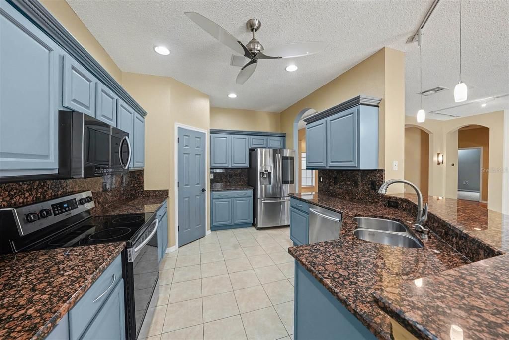 待售: $463,000 (3 贝兹, 2 浴室, 1953 平方英尺)