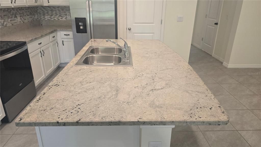 For Sale: $275,000 (3 beds, 2 baths, 1695 Square Feet)