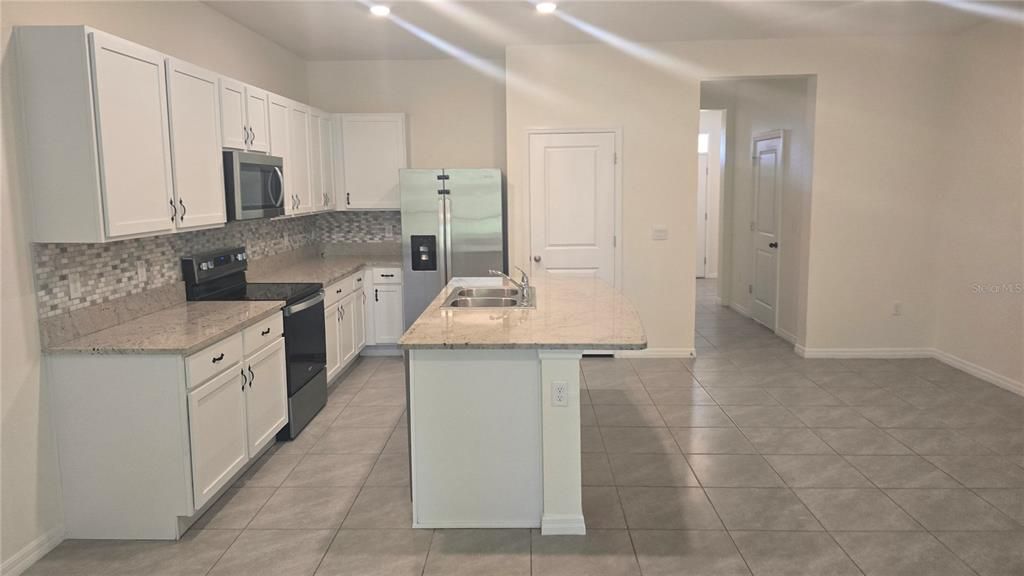 For Sale: $275,000 (3 beds, 2 baths, 1695 Square Feet)