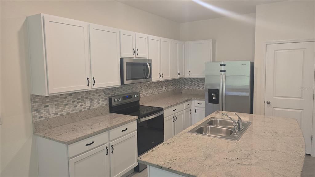 For Sale: $275,000 (3 beds, 2 baths, 1695 Square Feet)