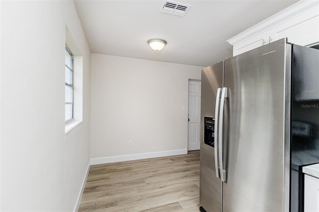 待售: $229,950 (3 贝兹, 1 浴室, 864 平方英尺)