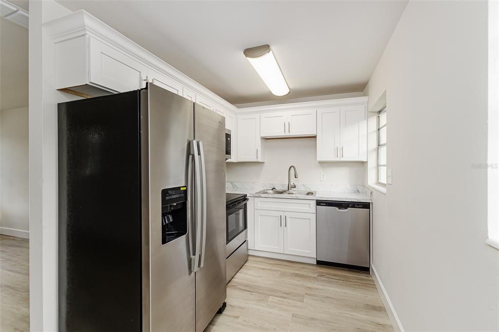 待售: $229,950 (3 贝兹, 1 浴室, 864 平方英尺)