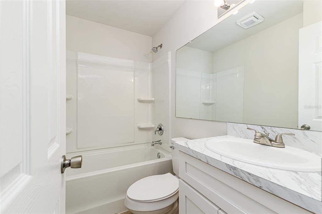 待售: $229,950 (3 贝兹, 1 浴室, 864 平方英尺)