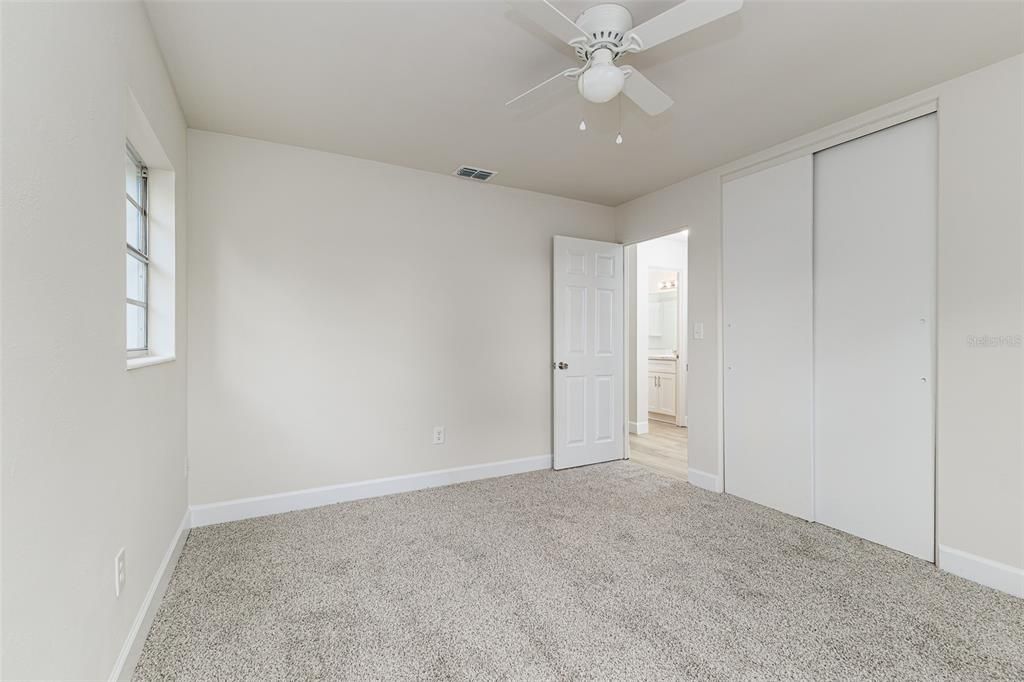 待售: $229,950 (3 贝兹, 1 浴室, 864 平方英尺)