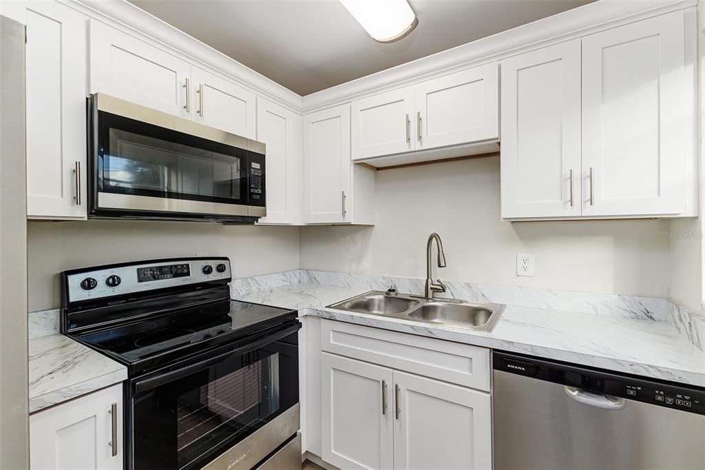 待售: $229,950 (3 贝兹, 1 浴室, 864 平方英尺)