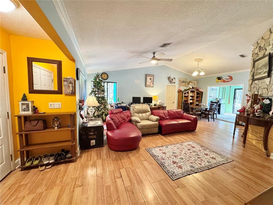 待售: $474,900 (2 贝兹, 2 浴室, 1717 平方英尺)