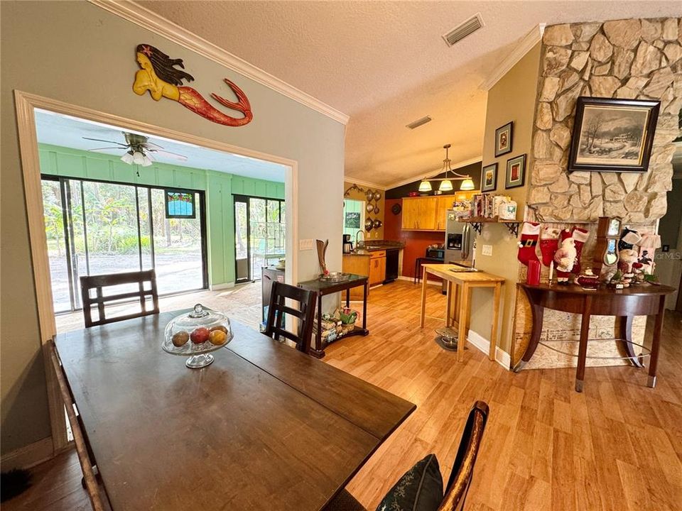 待售: $474,900 (2 贝兹, 2 浴室, 1717 平方英尺)