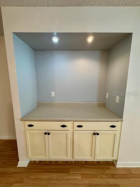 На продажу: $199,995 (2 спален, 2 ванн, 1398 Квадратных фут)