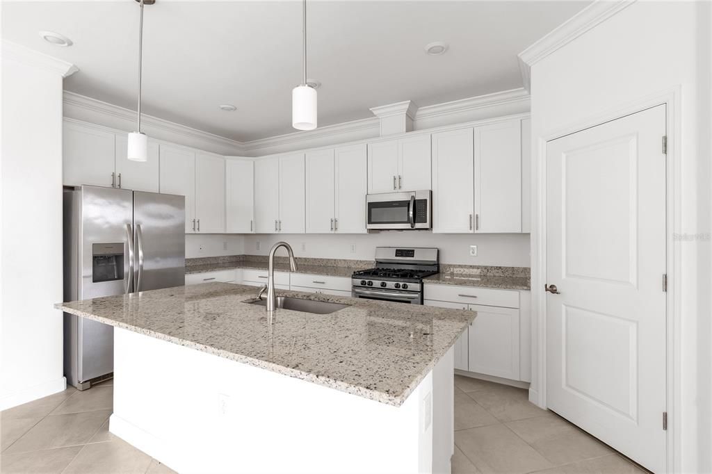 待售: $639,950 (3 贝兹, 3 浴室, 1840 平方英尺)