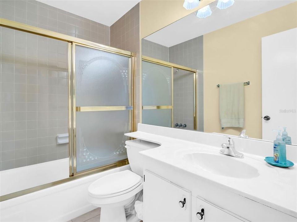 For Sale: $325,000 (2 beds, 2 baths, 980 Square Feet)