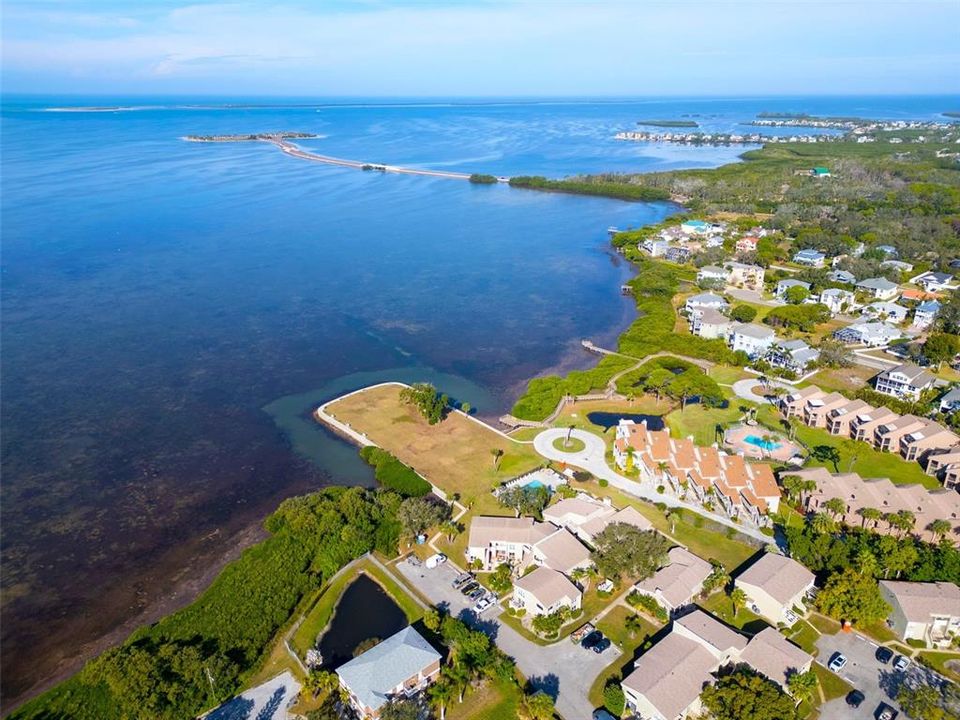 For Sale: $325,000 (2 beds, 2 baths, 980 Square Feet)