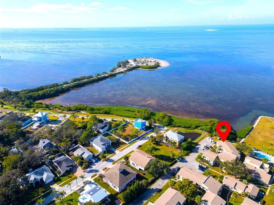 For Sale: $325,000 (2 beds, 2 baths, 980 Square Feet)