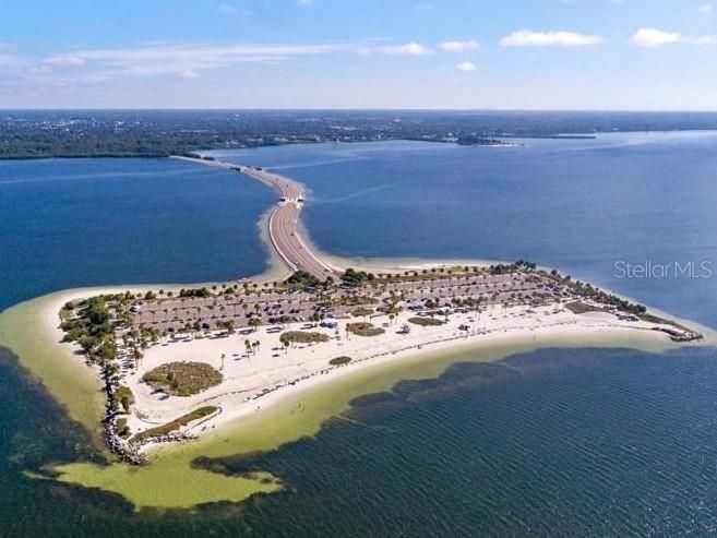 For Sale: $325,000 (2 beds, 2 baths, 980 Square Feet)