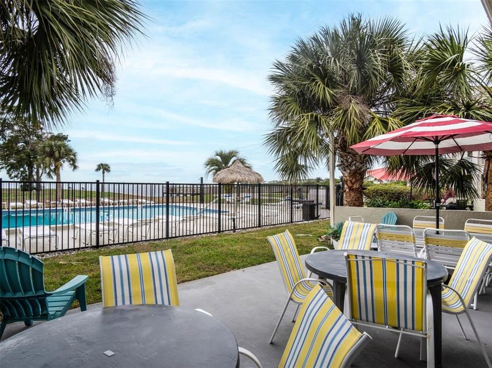 For Sale: $325,000 (2 beds, 2 baths, 980 Square Feet)