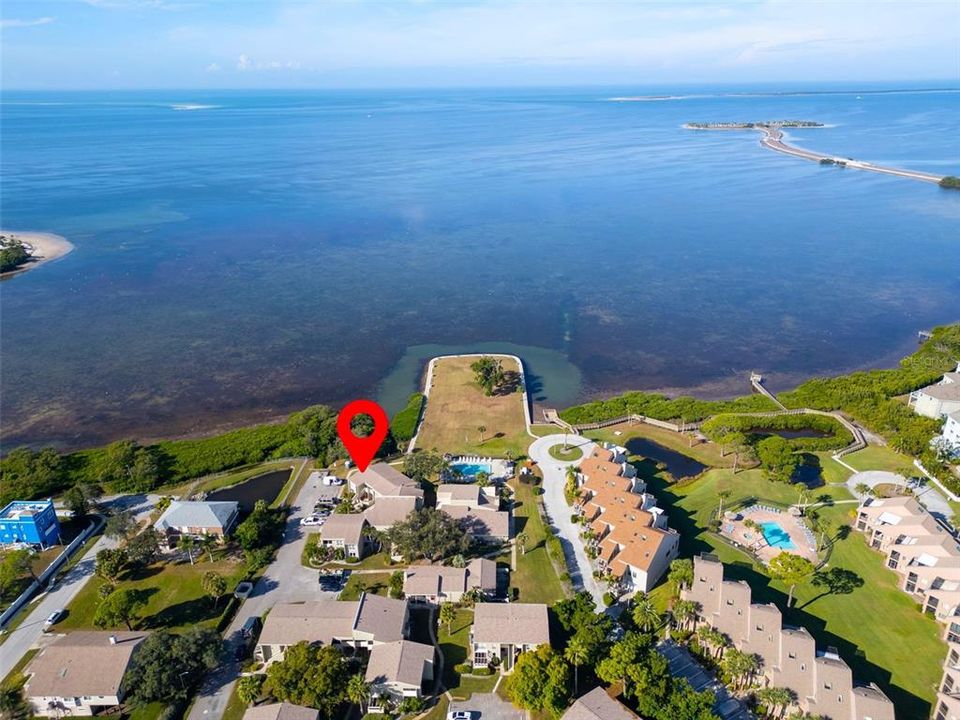 For Sale: $325,000 (2 beds, 2 baths, 980 Square Feet)