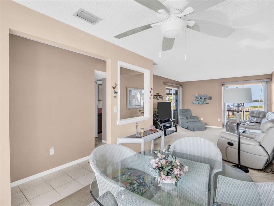 For Sale: $325,000 (2 beds, 2 baths, 980 Square Feet)