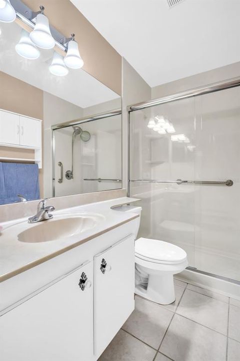 For Sale: $325,000 (2 beds, 2 baths, 980 Square Feet)