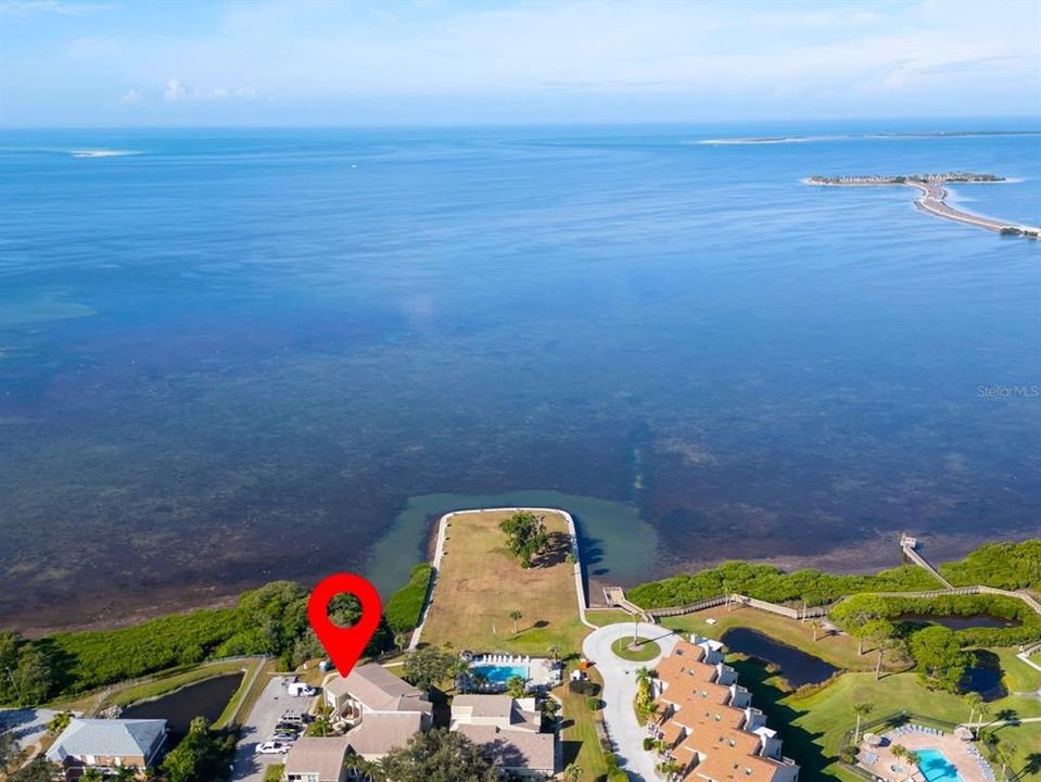 For Sale: $325,000 (2 beds, 2 baths, 980 Square Feet)