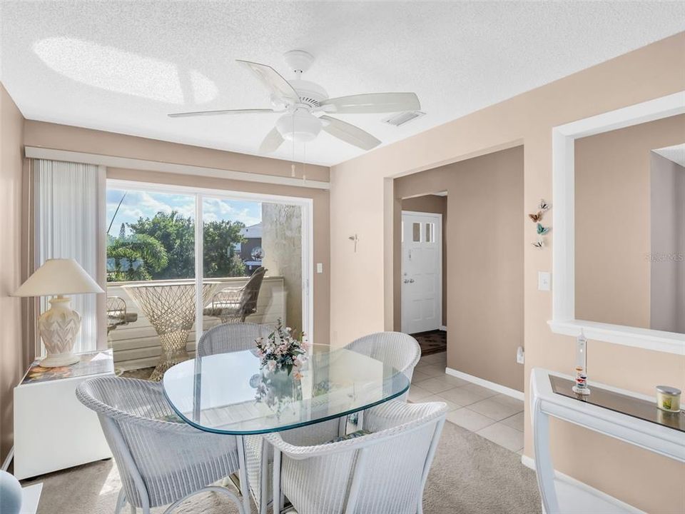 For Sale: $325,000 (2 beds, 2 baths, 980 Square Feet)