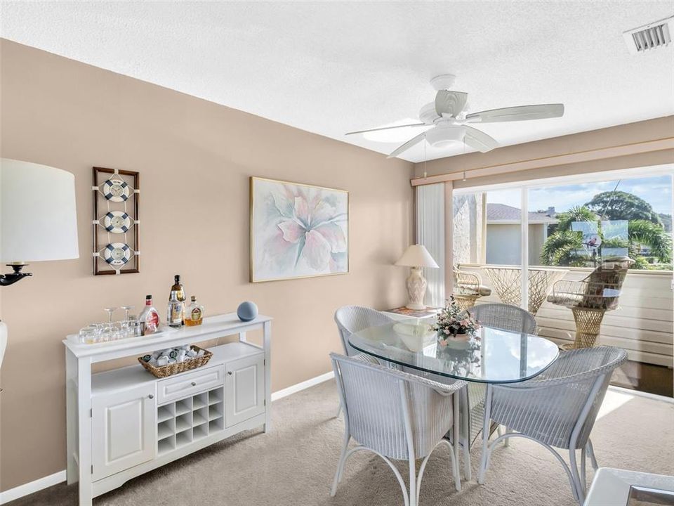 For Sale: $325,000 (2 beds, 2 baths, 980 Square Feet)