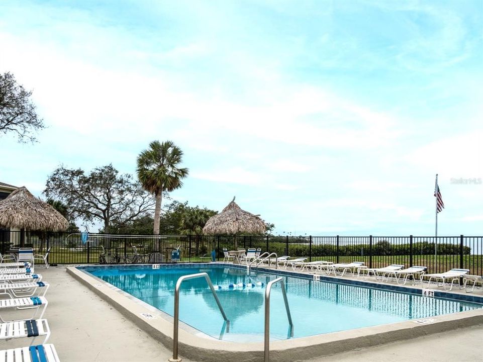 For Sale: $325,000 (2 beds, 2 baths, 980 Square Feet)