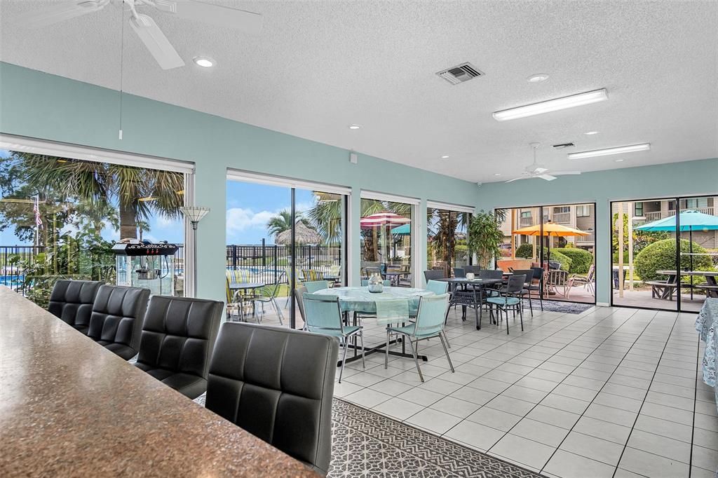 For Sale: $325,000 (2 beds, 2 baths, 980 Square Feet)