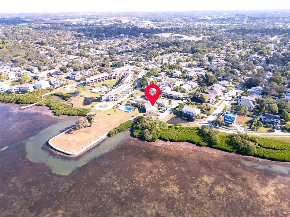 For Sale: $325,000 (2 beds, 2 baths, 980 Square Feet)