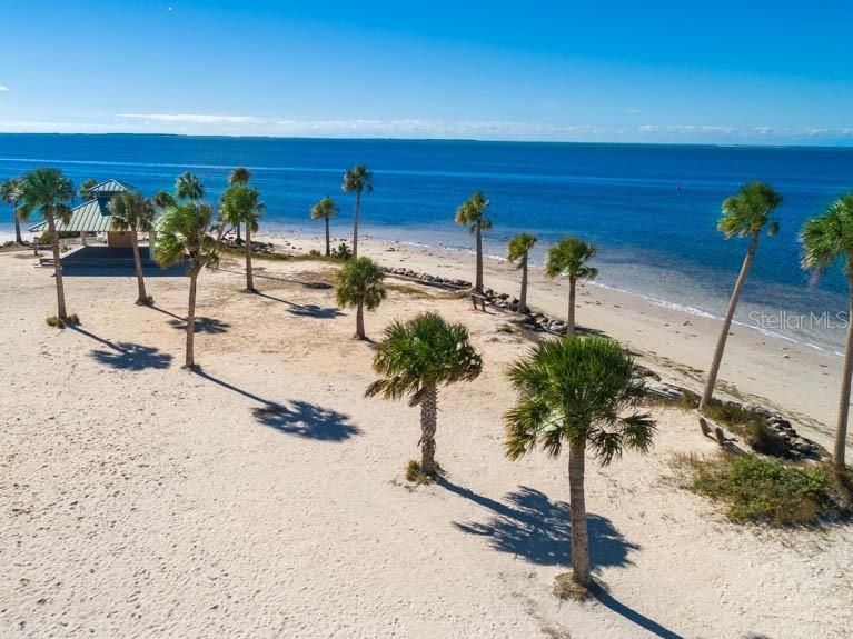 For Sale: $325,000 (2 beds, 2 baths, 980 Square Feet)