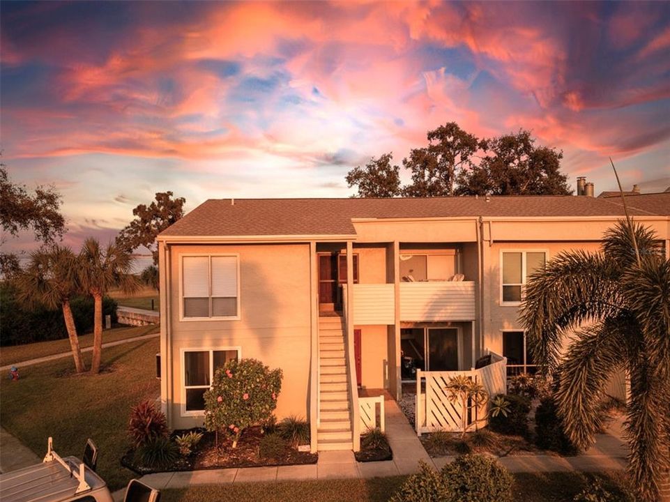 For Sale: $325,000 (2 beds, 2 baths, 980 Square Feet)