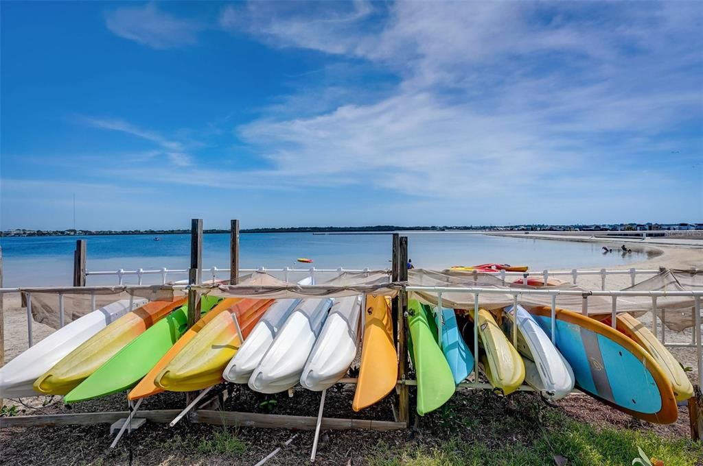 For Sale: $325,000 (2 beds, 2 baths, 980 Square Feet)