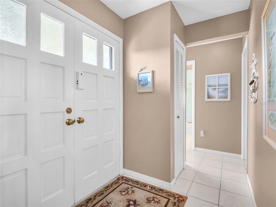 For Sale: $325,000 (2 beds, 2 baths, 980 Square Feet)