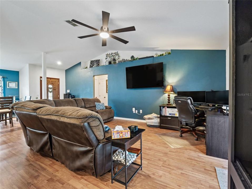 待售: $279,300 (3 贝兹, 2 浴室, 1551 平方英尺)