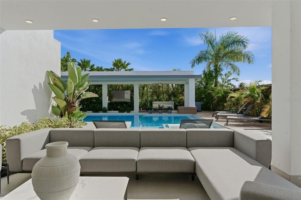 待售: $8,400,000 (6 贝兹, 6 浴室, 6625 平方英尺)