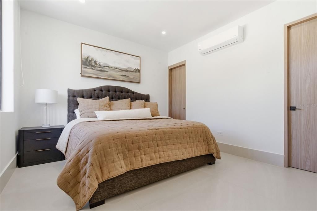 待售: $8,400,000 (6 贝兹, 6 浴室, 6625 平方英尺)