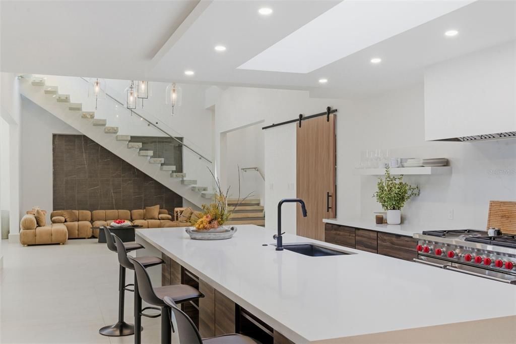 待售: $8,400,000 (6 贝兹, 6 浴室, 6625 平方英尺)