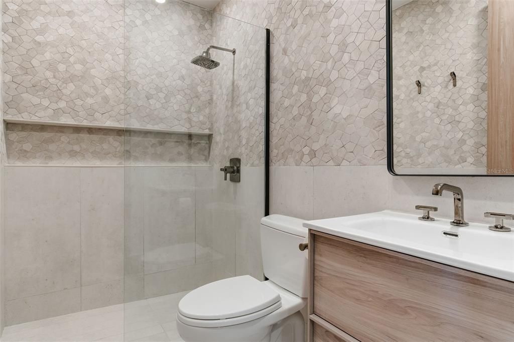 待售: $8,400,000 (6 贝兹, 6 浴室, 6625 平方英尺)