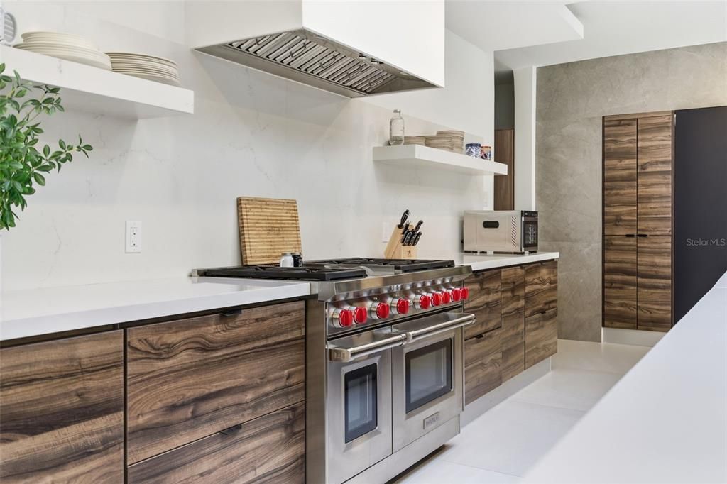 待售: $8,400,000 (6 贝兹, 6 浴室, 6625 平方英尺)