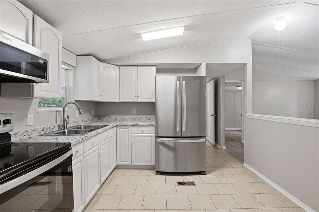 For Sale: $300,000 (3 beds, 2 baths, 920 Square Feet)