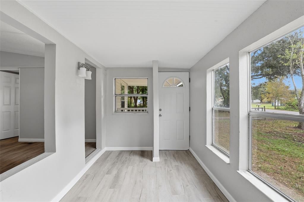 For Sale: $300,000 (3 beds, 2 baths, 920 Square Feet)