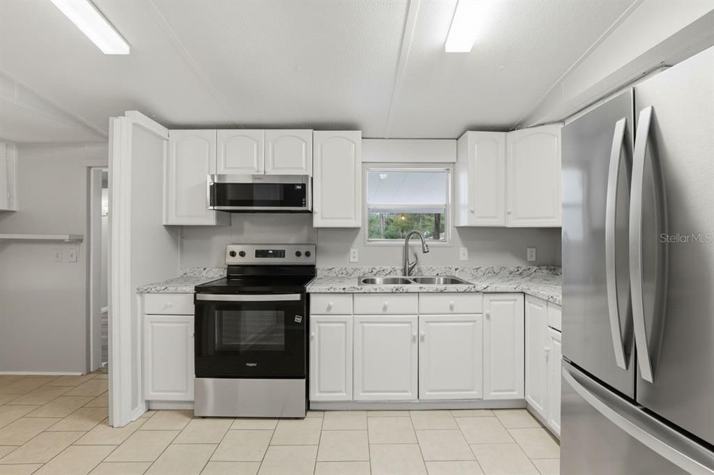 For Sale: $300,000 (3 beds, 2 baths, 920 Square Feet)