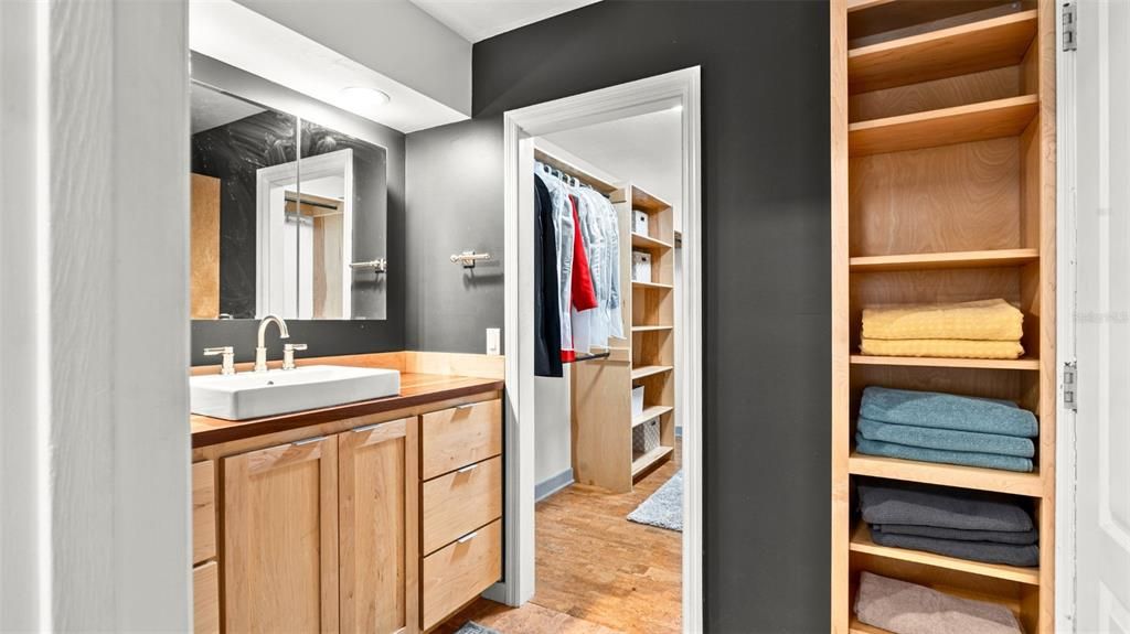 For Sale: $512,000 (4 beds, 2 baths, 2012 Square Feet)