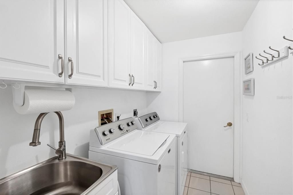 Под контрактом: $729,000 (3 спален, 2 ванн, 1926 Квадратных фут)