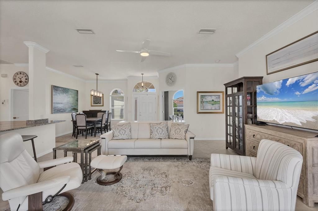 Под контрактом: $729,000 (3 спален, 2 ванн, 1926 Квадратных фут)