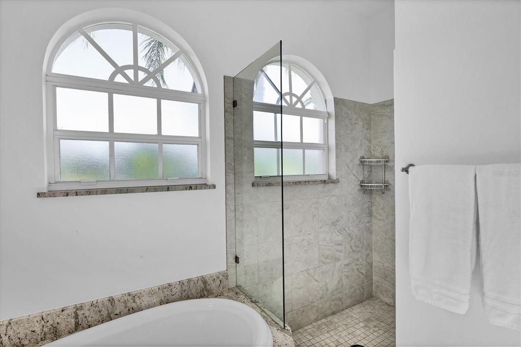 Под контрактом: $729,000 (3 спален, 2 ванн, 1926 Квадратных фут)