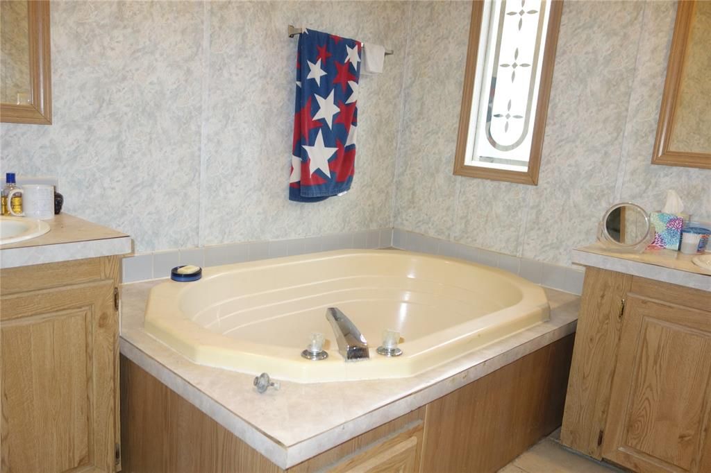 For Sale: $289,900 (3 beds, 2 baths, 1782 Square Feet)