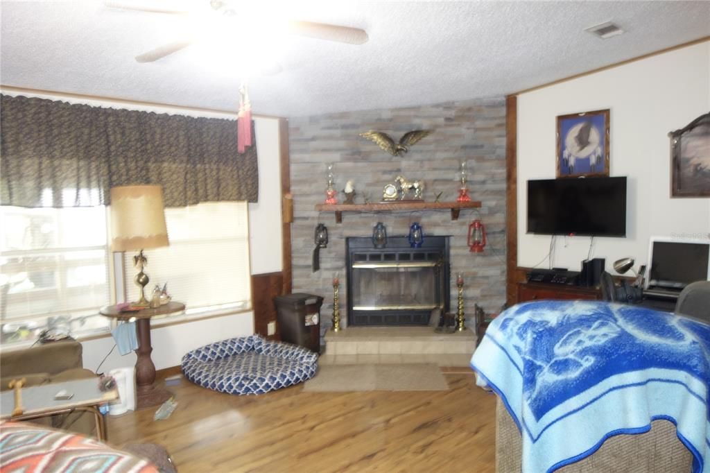 For Sale: $289,900 (3 beds, 2 baths, 1782 Square Feet)