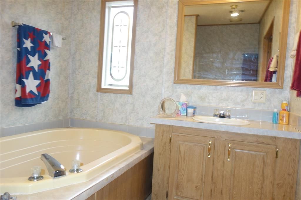 For Sale: $289,900 (3 beds, 2 baths, 1782 Square Feet)