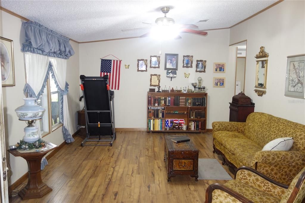 For Sale: $289,900 (3 beds, 2 baths, 1782 Square Feet)